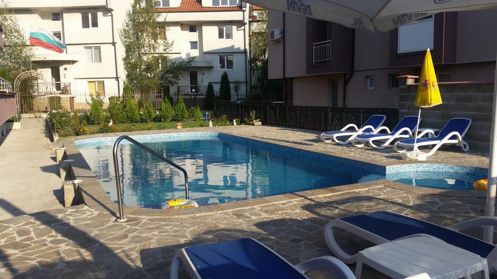 Dimitrov Apartments Burgas Bagian luar foto