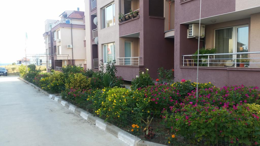 Dimitrov Apartments Burgas Bagian luar foto